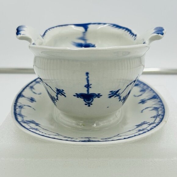 Blue Fluted Plain Sauce Gravy Pitcher Porcelain Vintage Blue White One-Piece - Picture 7 of 9